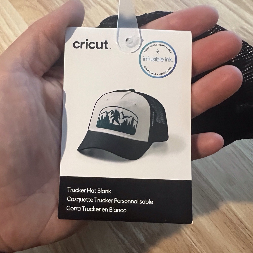 Cricut Infusible Ink Trucker Hat Blank, Black And white, Brand New - Picture 3 of 4